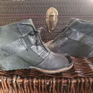 Sorel open toed wedge sandals